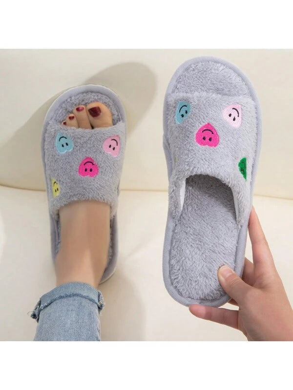 Pantufa Feminina De Pelúcia Com Estampa Corações Chinelo Leve E Silencioso