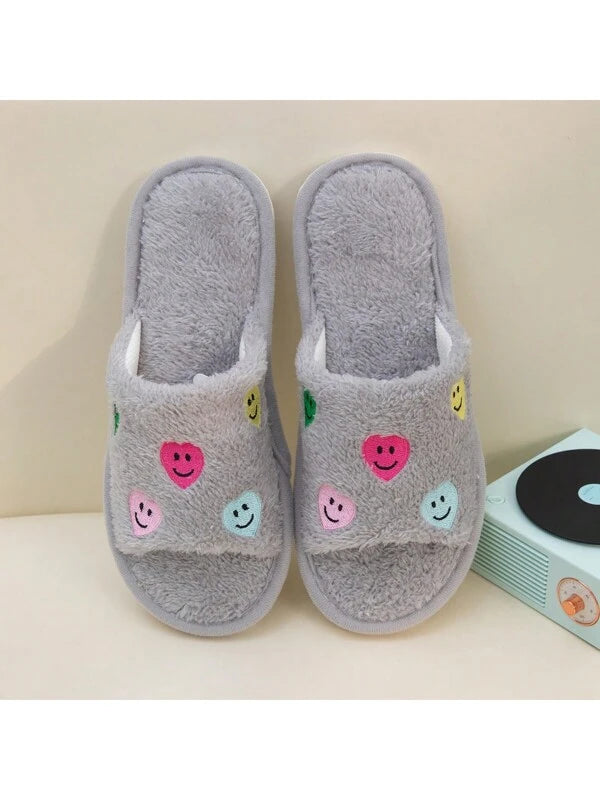 Pantufa Feminina De Pelúcia Com Estampa Corações Chinelo Leve E Silencioso