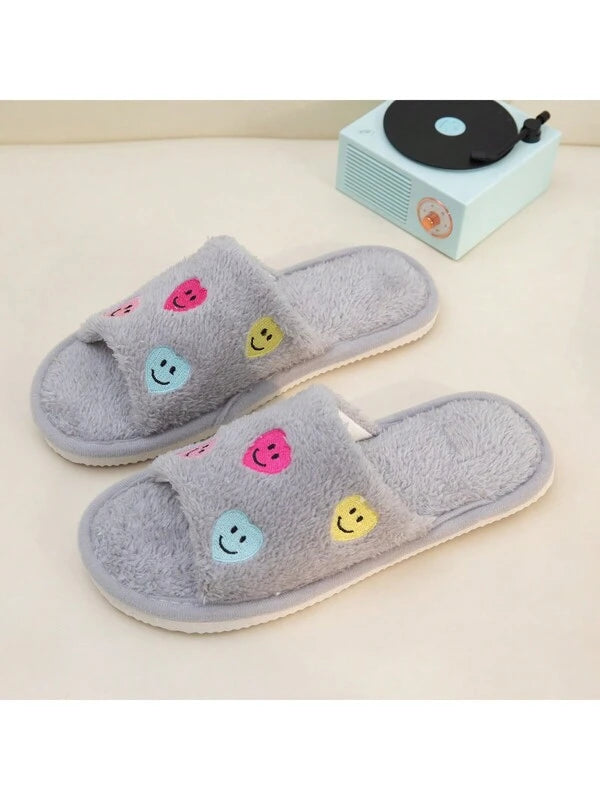 Pantufa Feminina De Pelúcia Com Estampa Corações Chinelo Leve E Silencioso