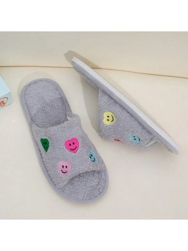 Pantufa Feminina De Pelúcia Com Estampa Corações Chinelo Leve E Silencioso