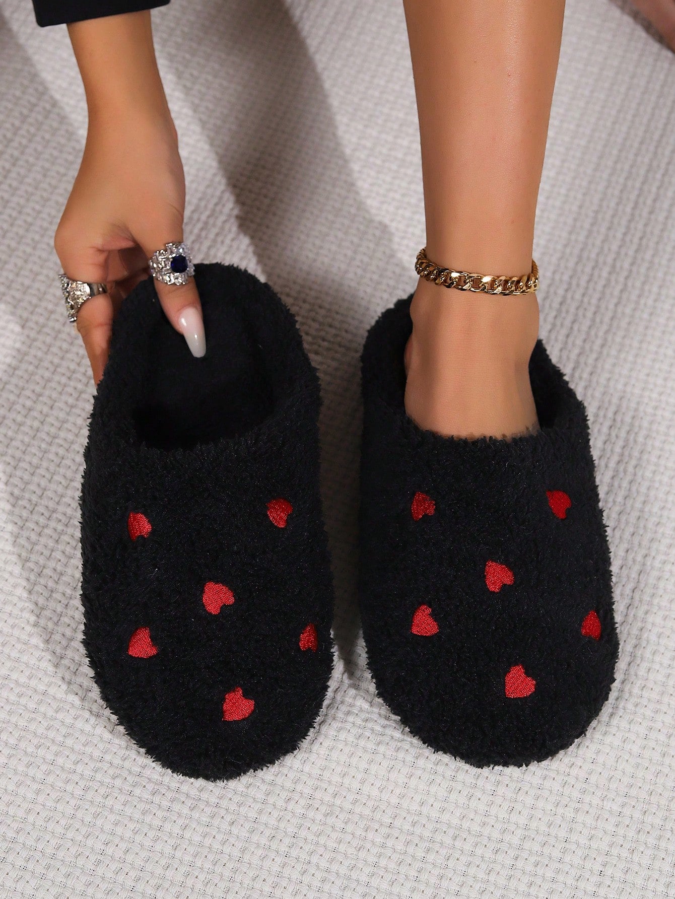 Pantufa Feminina De Pelúcia Macio Com Estampa De Corações Chinelo Confortável